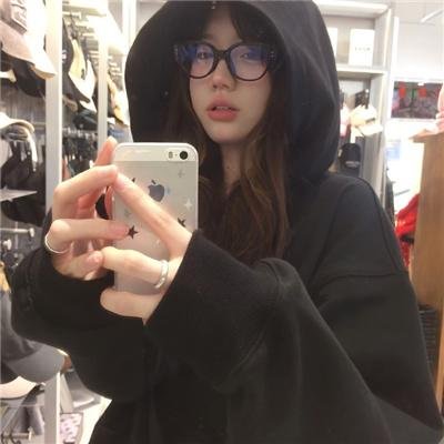 唱歌的六个女人